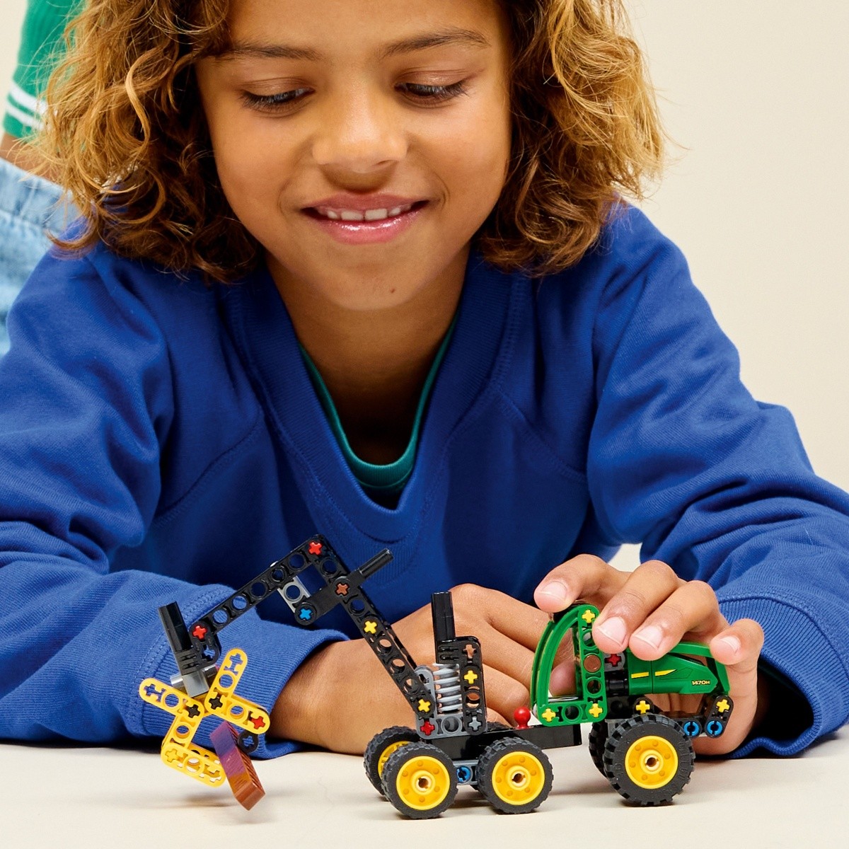 LEGO Technic 42218 Harwester John Deere 1470H 3
