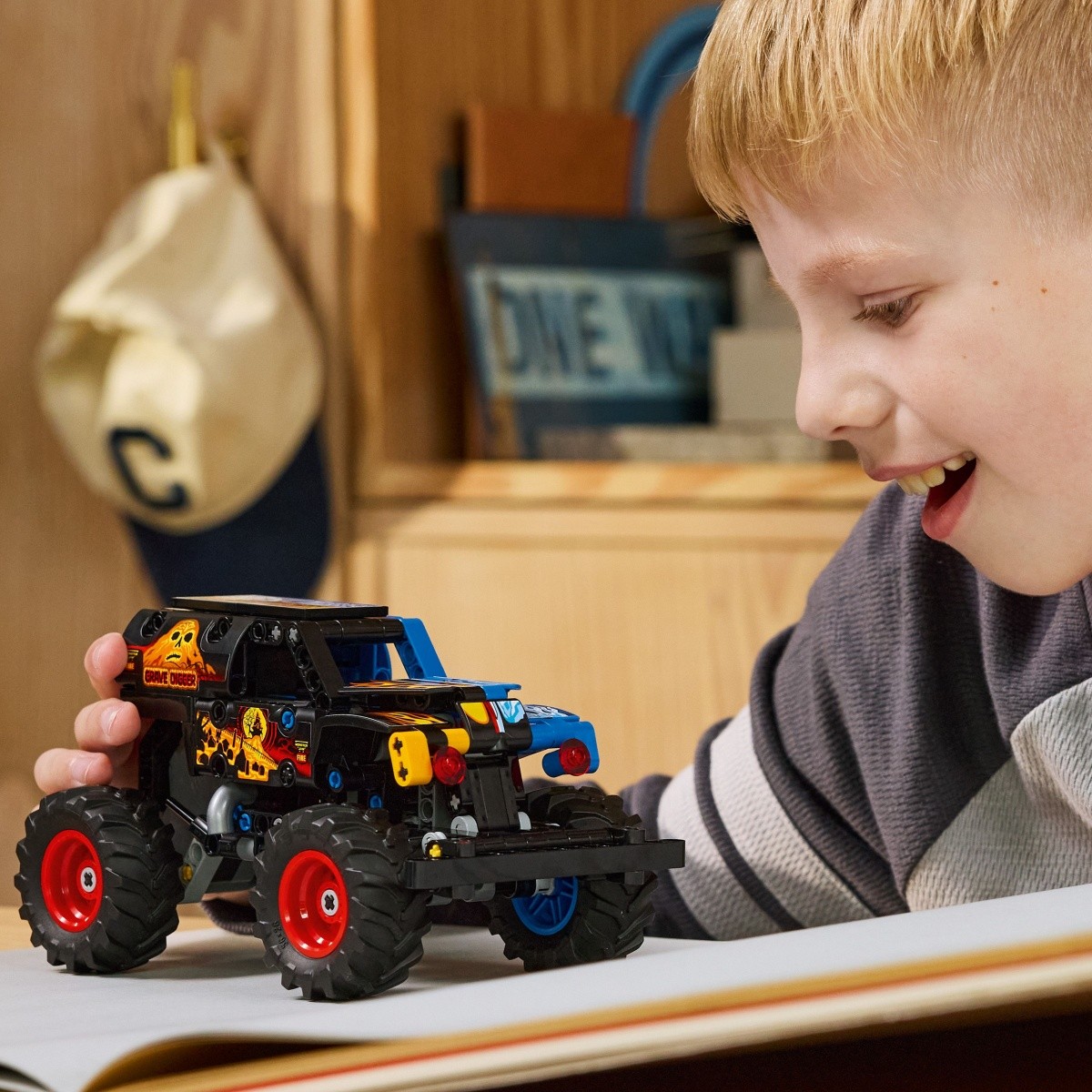 Gradbeni bloki Technic - Monster Jam Grave Digger 4