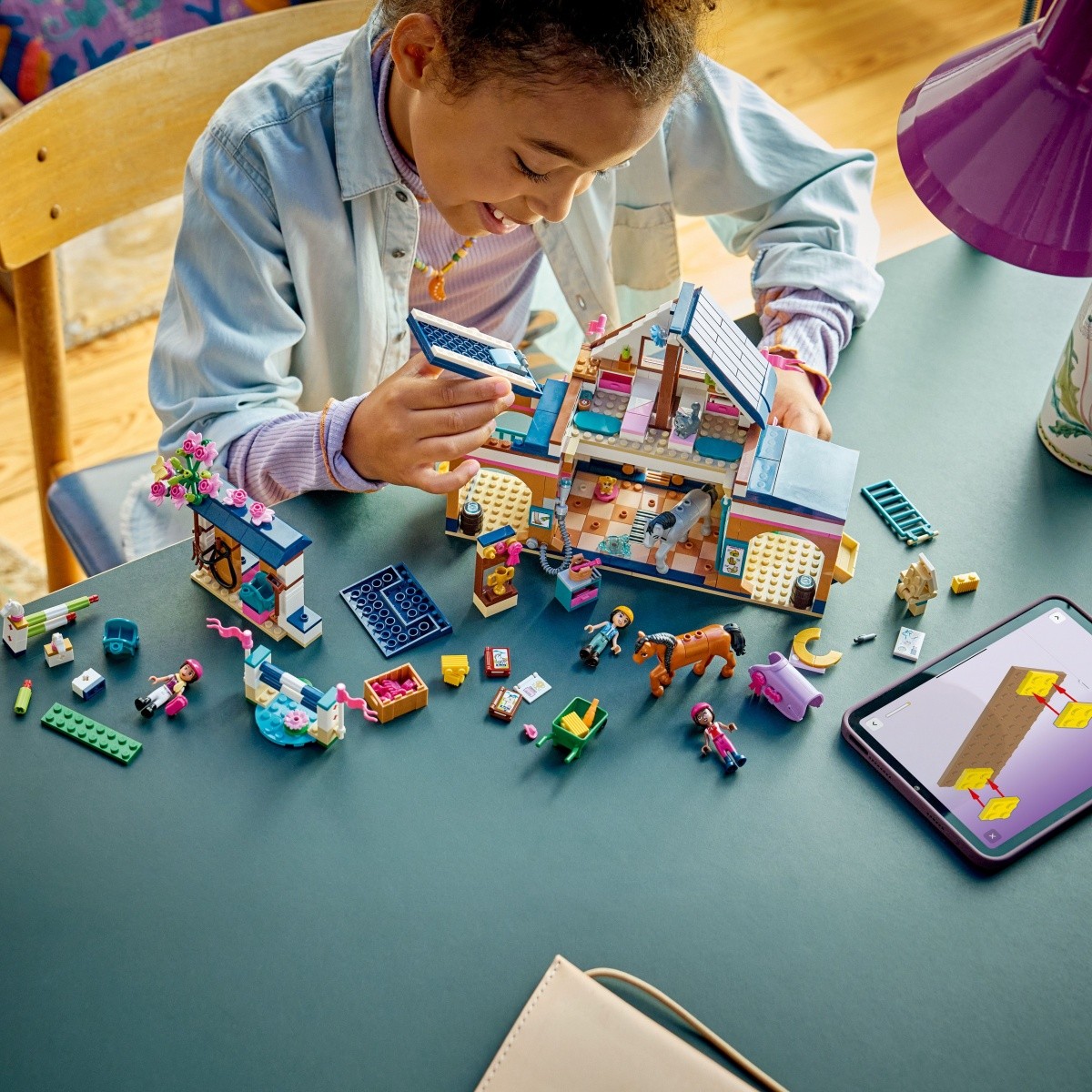 LEGO Friends 42688 Hlevi in jahalna šola 3