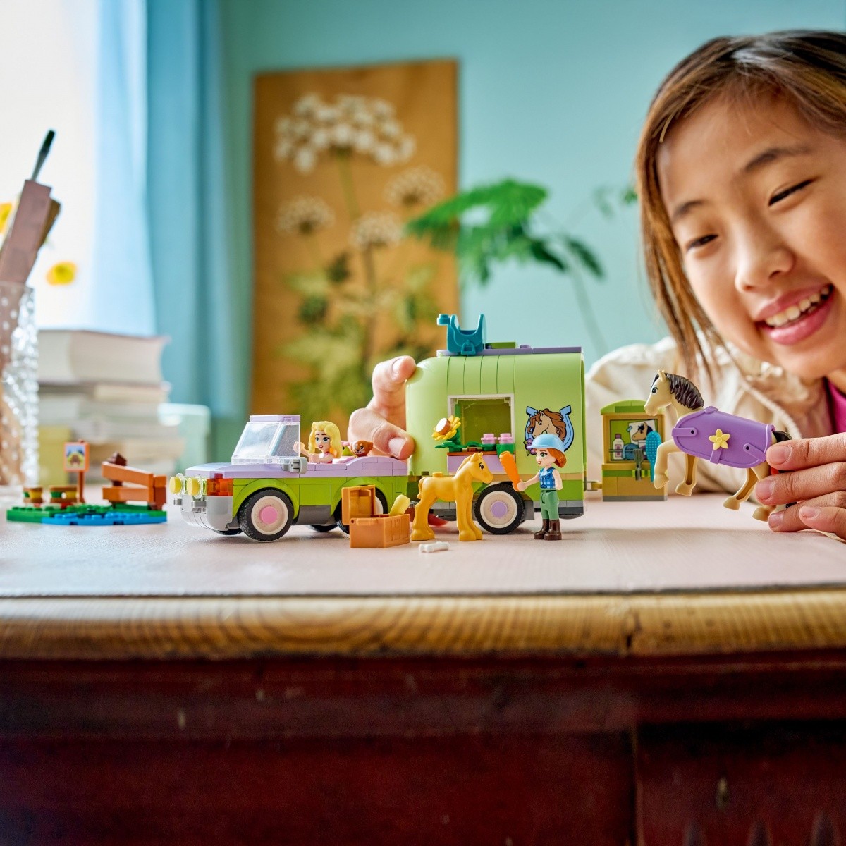 LEGO Friends 42695 Prikolica za konje in žrebiček 3