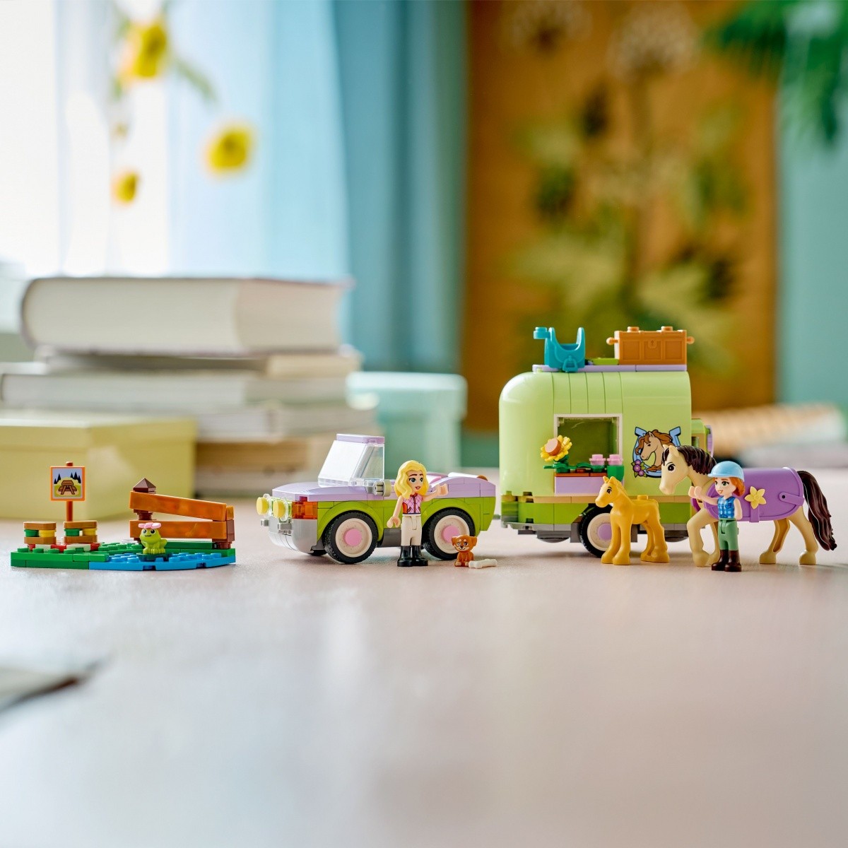 LEGO Friends 42695 Prikolica za konje in žrebiček 4
