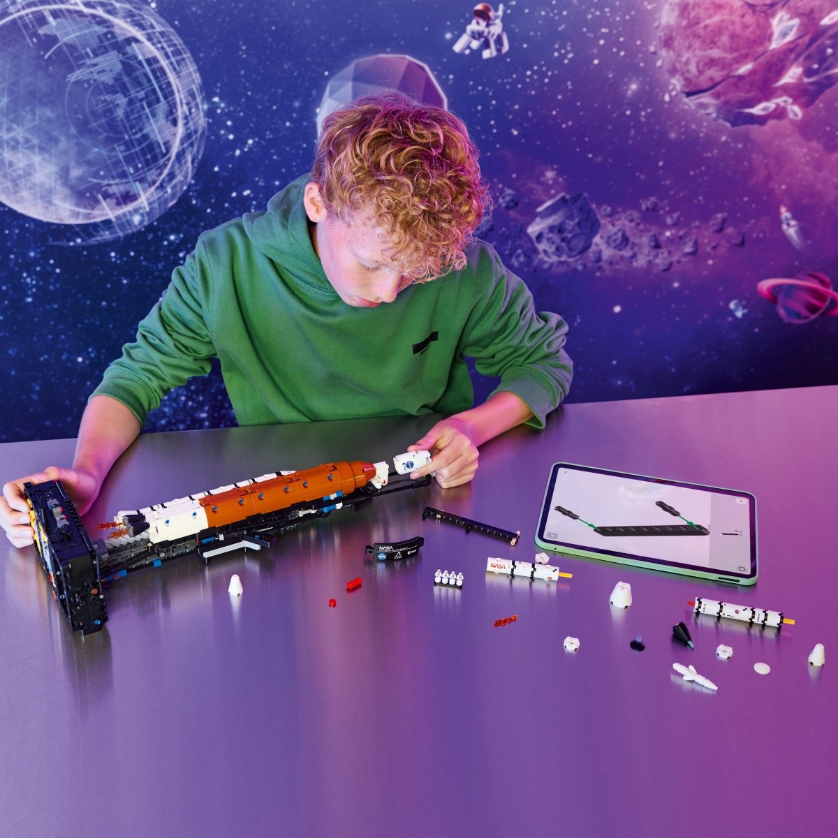 LEGO Technic 42221 NASA Artemis SLS Raketa 3