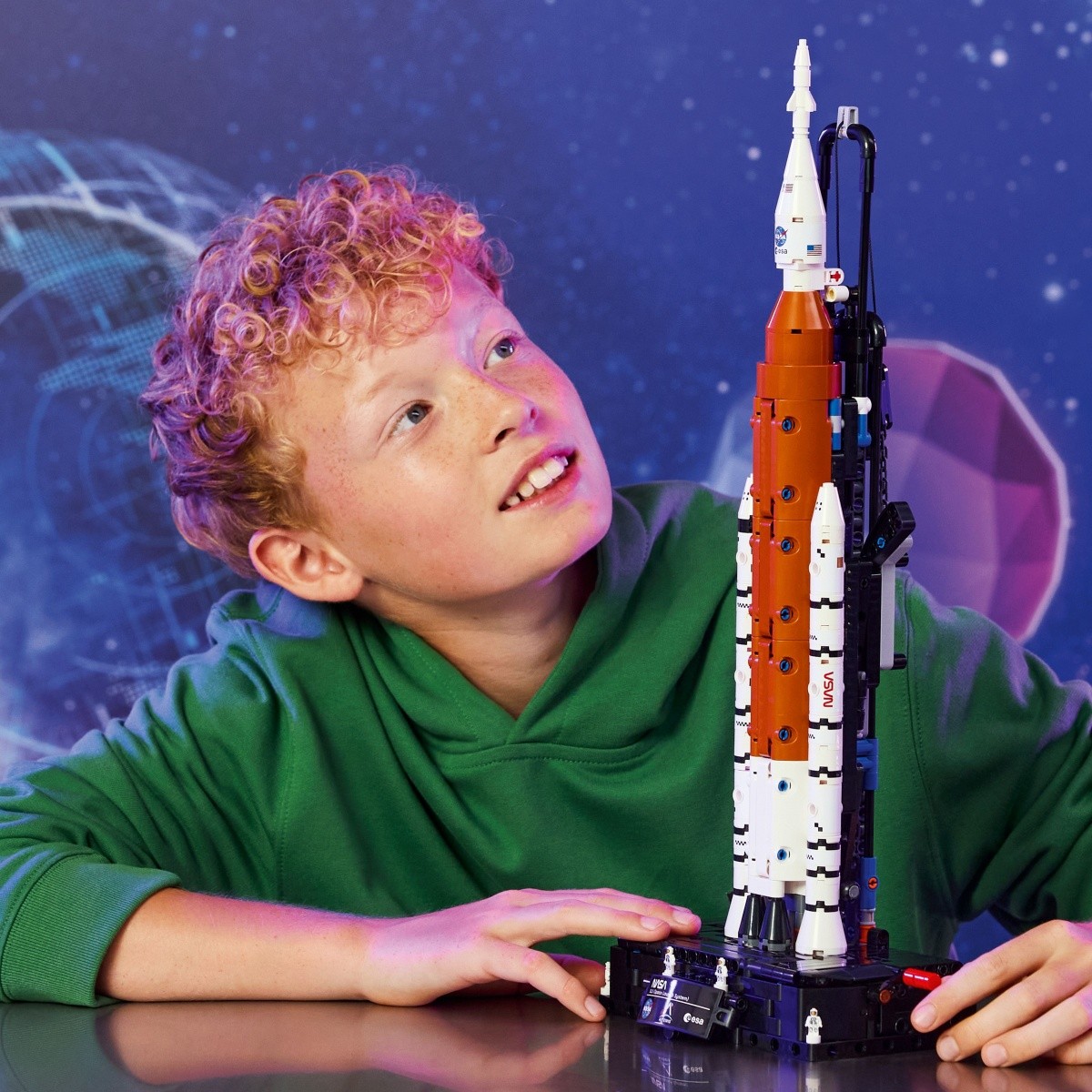LEGO Technic 42221 NASA Artemis SLS Raketa 4