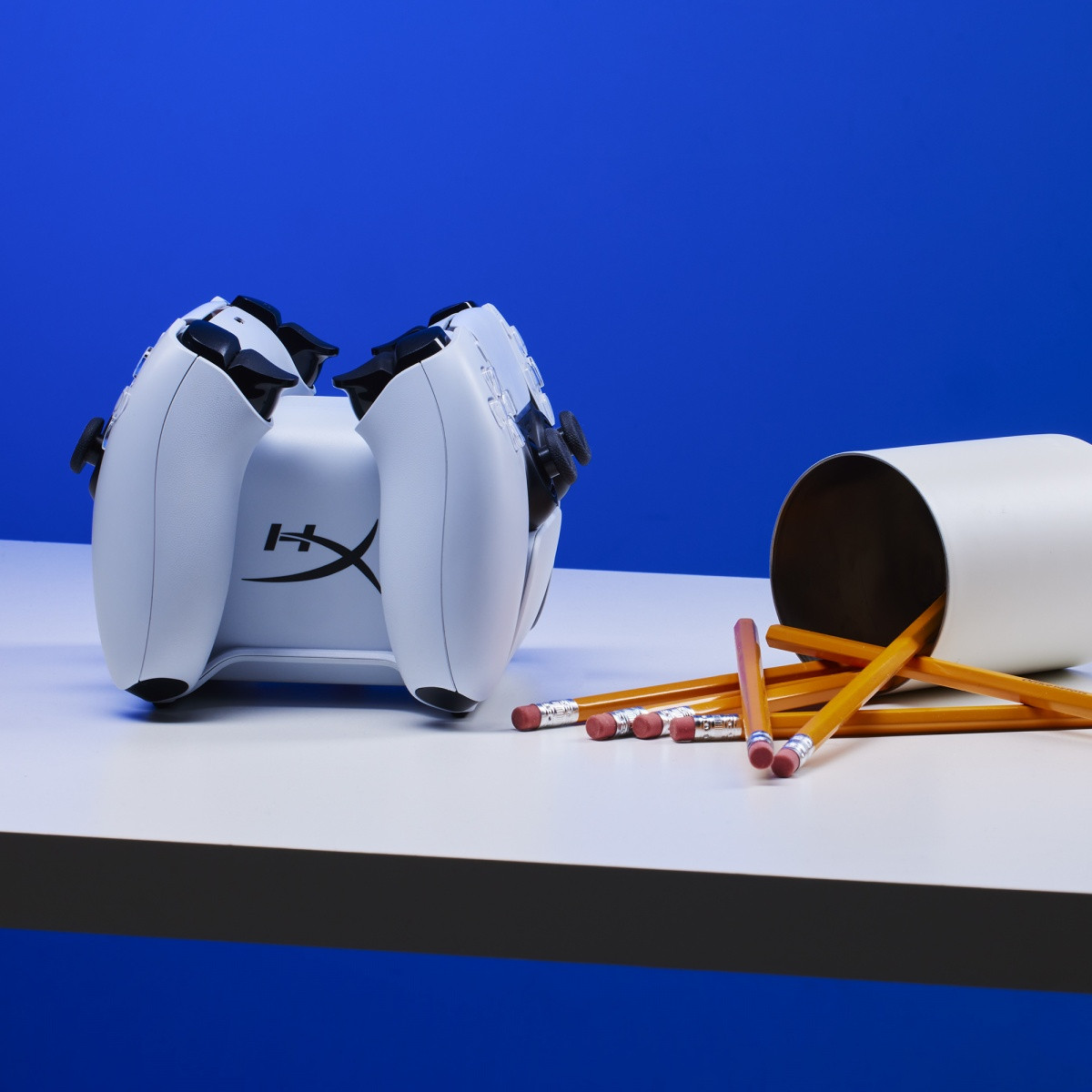 Polnilna postaja za kontrolerje PS5 ChargePlay Duo 8