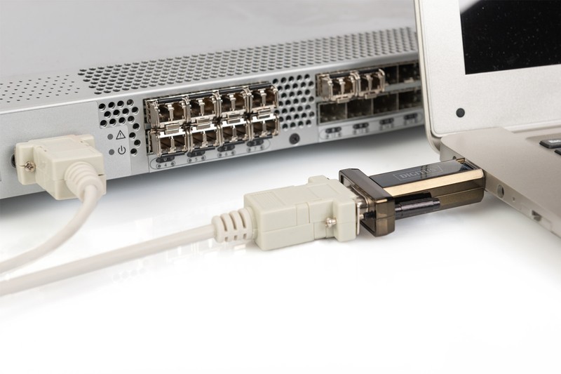 Adapter USB-A 2.0 na RS232 (DB9) z FTDI čipom in vijaki 7