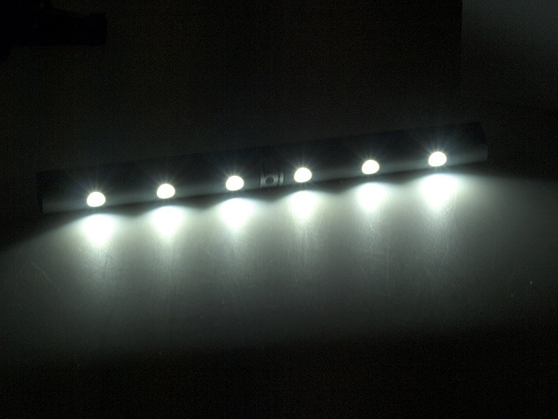 Podpultna kuhinjska LED svetilka s senzorjem gibanja, 6 LED 6