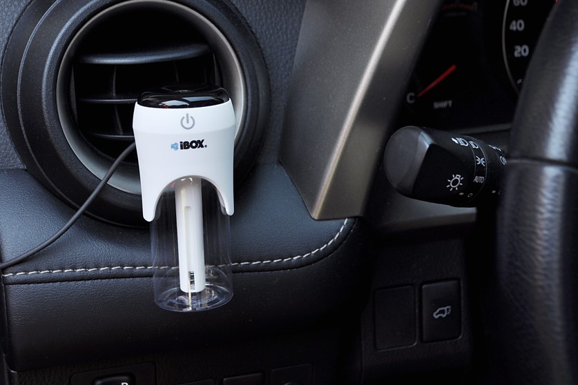 Avtomobilski USB polnilnik 2.1A + osvežilec zraka 4
