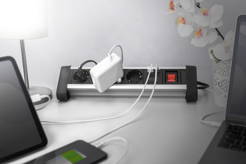 Pisarniška napajalna letev, 4x vtičnice, 2x USB, vrtljiva 6