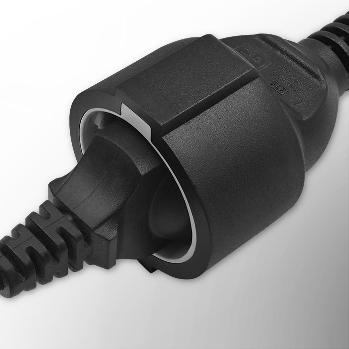 Adapter IEC C14 vtičnica na Schuko vtičnico, 0.15m 2