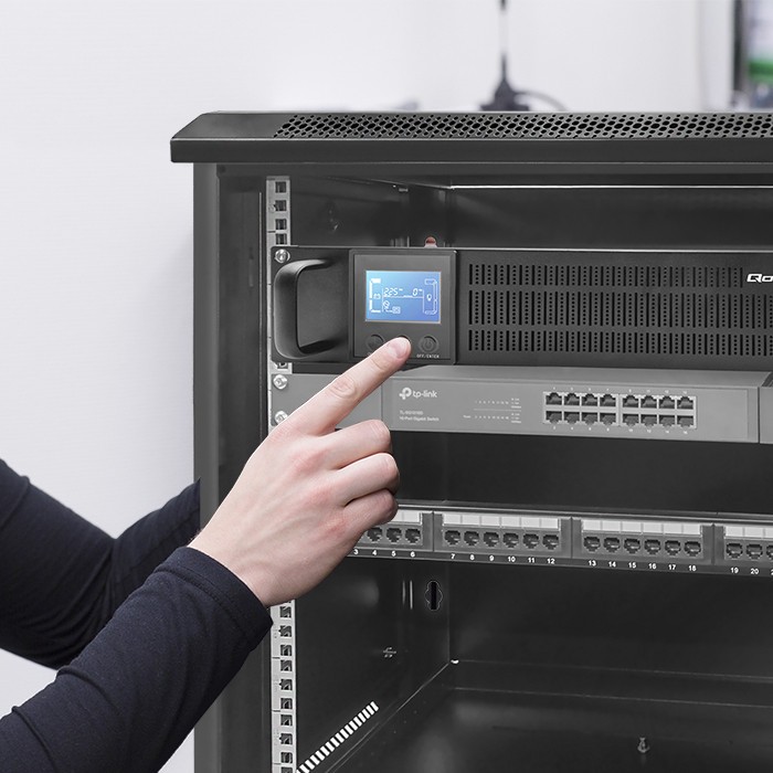 UPS napajalnik RACK 2kVA | 1600W | LCD 5