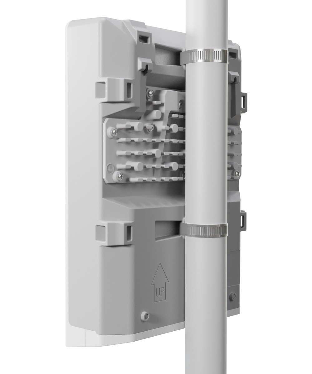 Preklopnik 16xGbE, 2xSFP+ CRS318-16P-2S+OUT 3