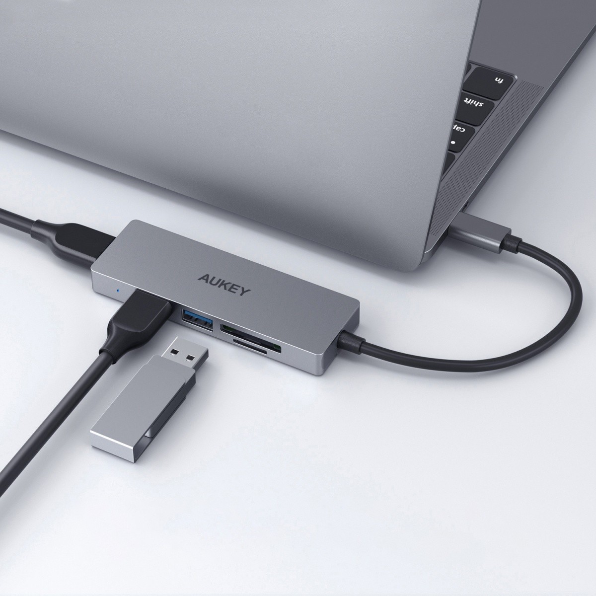 USB-C Hub CB-C63 aluminijast | Ultra tanek | 4v1 | 3xUSB 3.1 | 1xMicroSD & SD 2