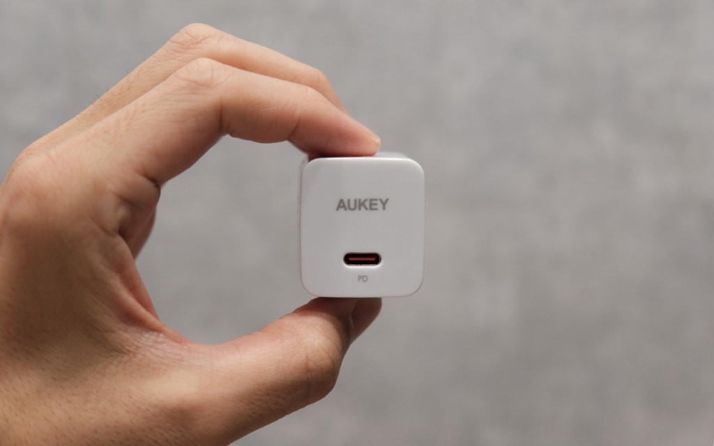 Mini polnilnik 1x USB-C 20W PD Power Delivery, bel 2
