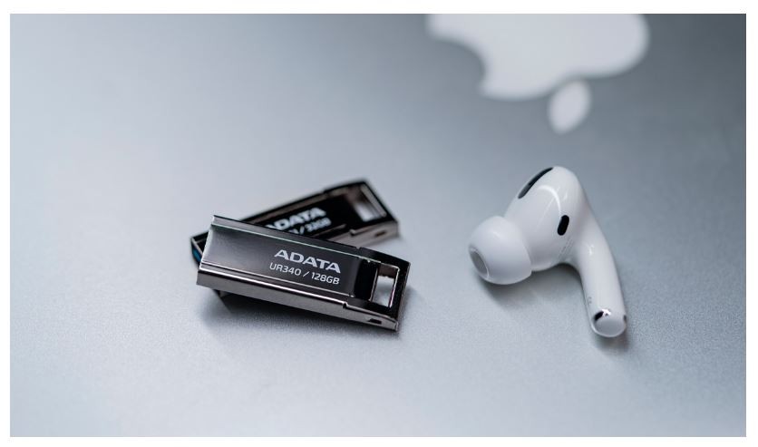 USB ključek 128GB UR340 USB 3.2 Gen 1, črn 8