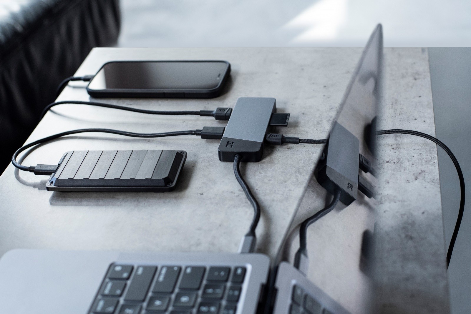USB-C hub adapter Connect, 3xUSB 3.1, HDMI 4K 60Hz, USB-C PD 85W 5