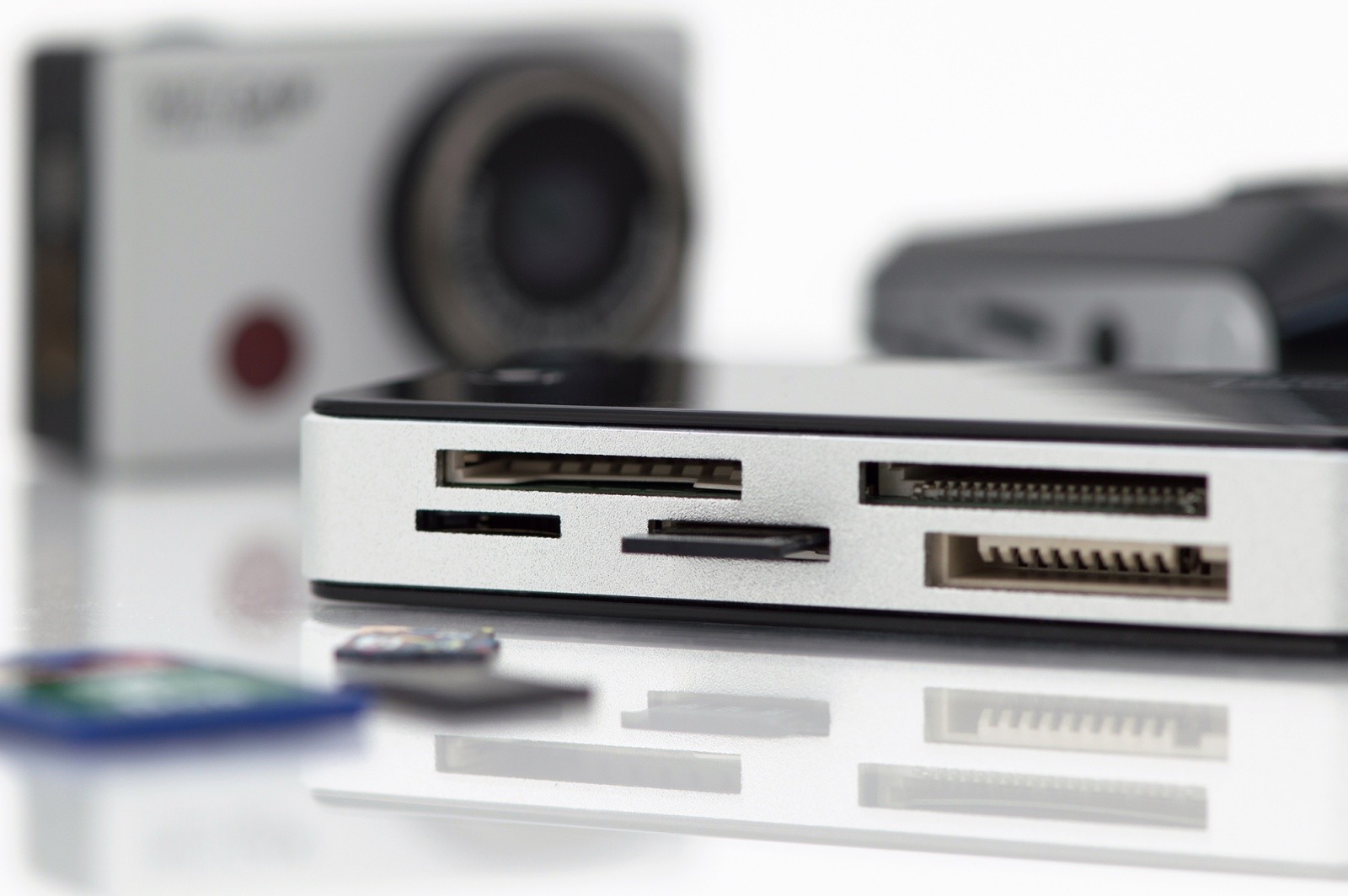 5-portni bralnik kartic USB 3.0 SuperSpeed, črno-srebrn 6