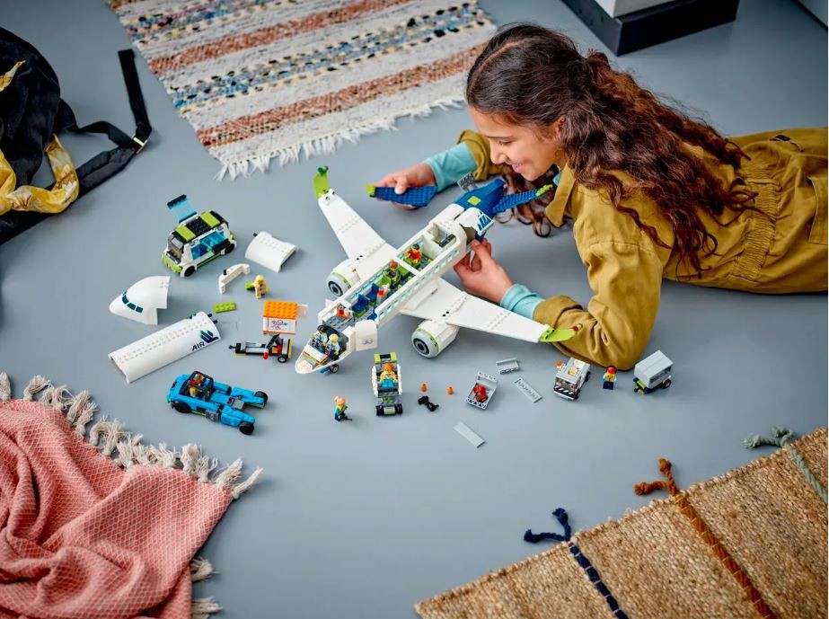 LEGO City 60367 Potniško letalo 2