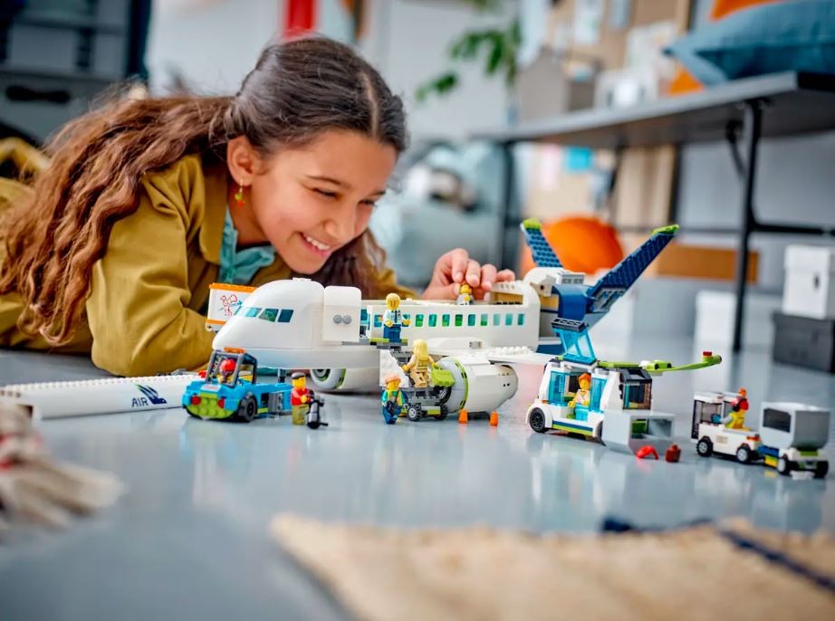 LEGO City 60367 Potniško letalo 3