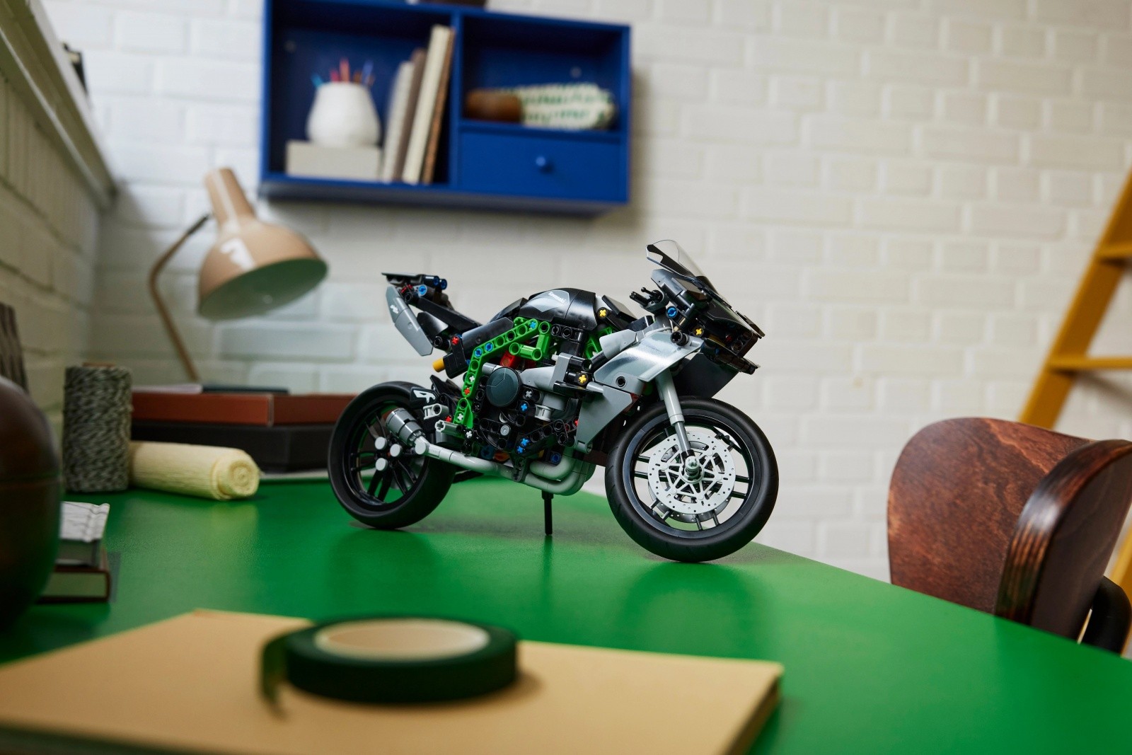 LEGO Technic 42170 Motor Kawasaki Ninja H2R 6