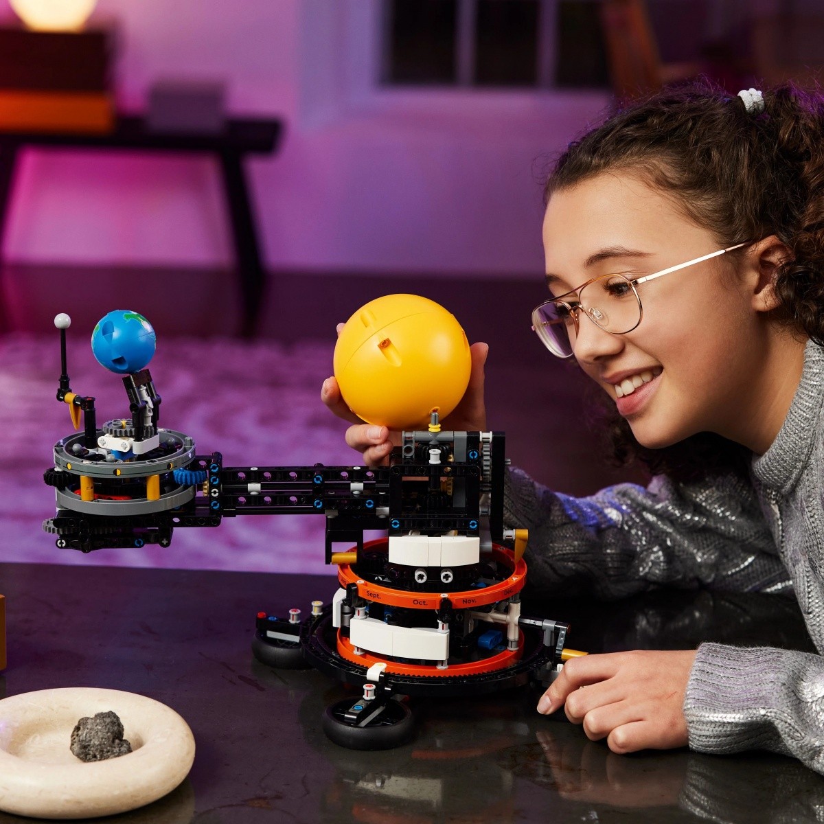 LEGO Technic 42179 Zemlja in Luna v orbiti 4