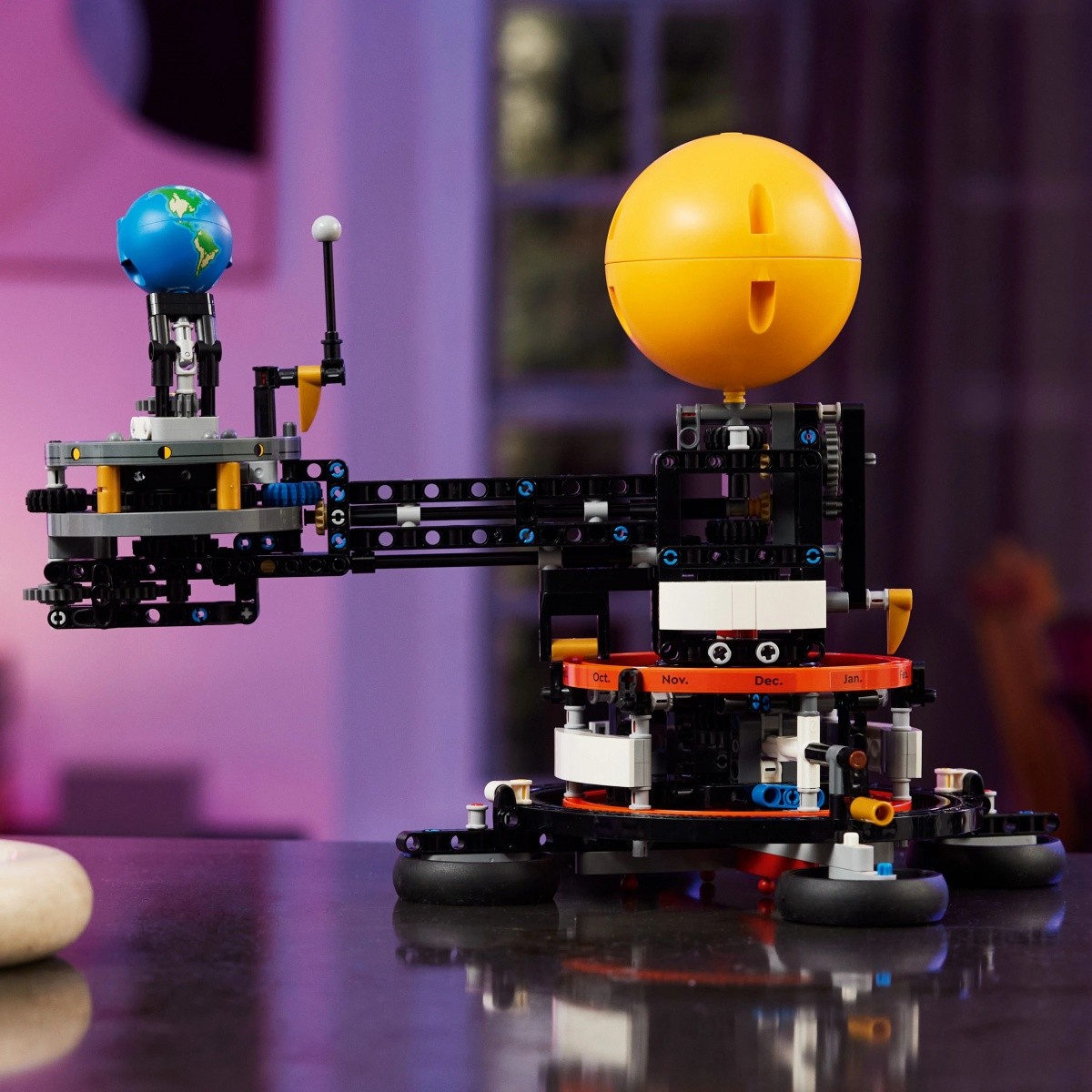 LEGO Technic 42179 Zemlja in Luna v orbiti 6
