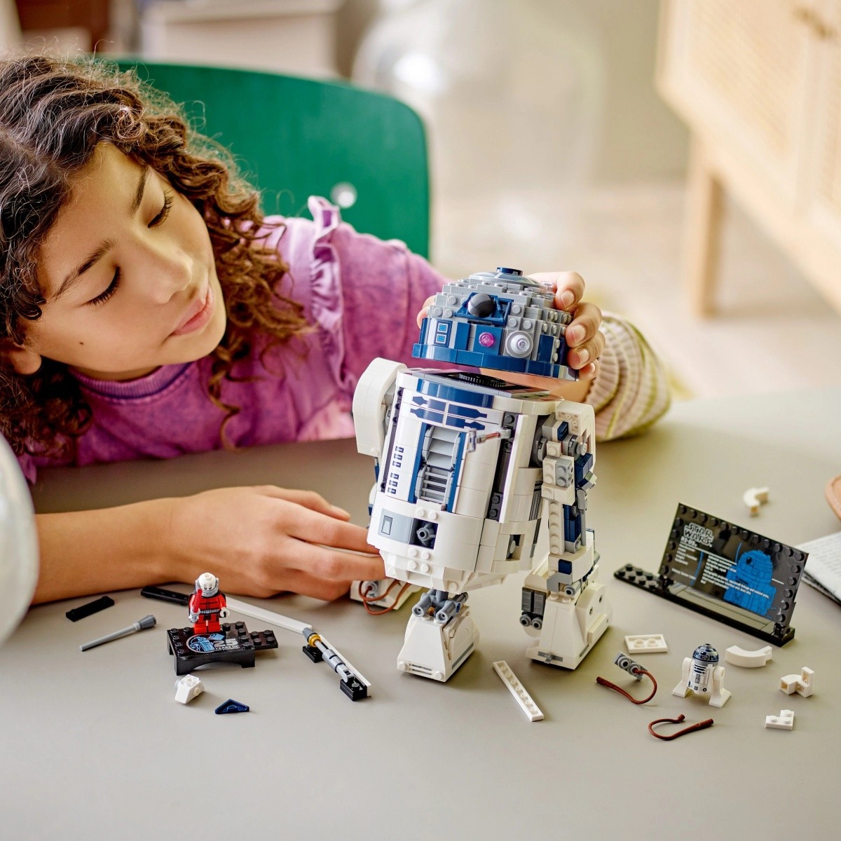 LEGO Star Wars 75379 R2-D2 4