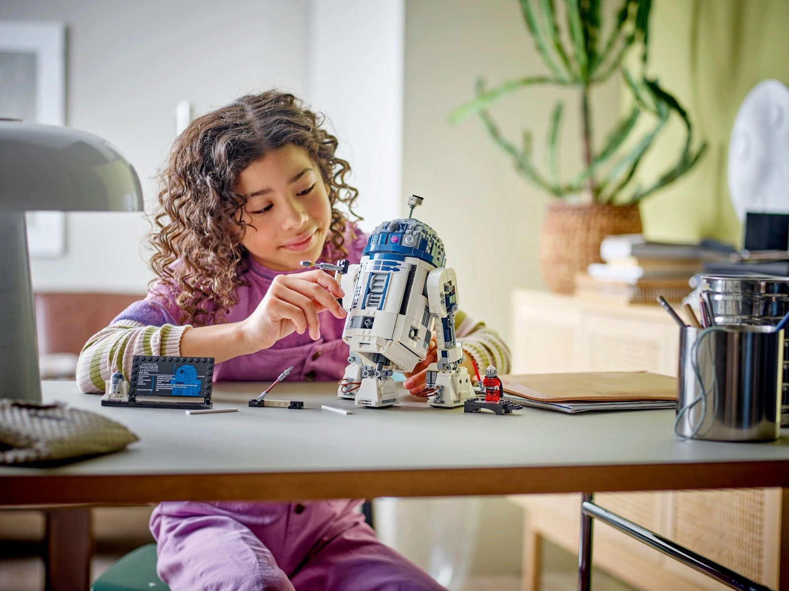 LEGO Star Wars 75379 R2-D2 5
