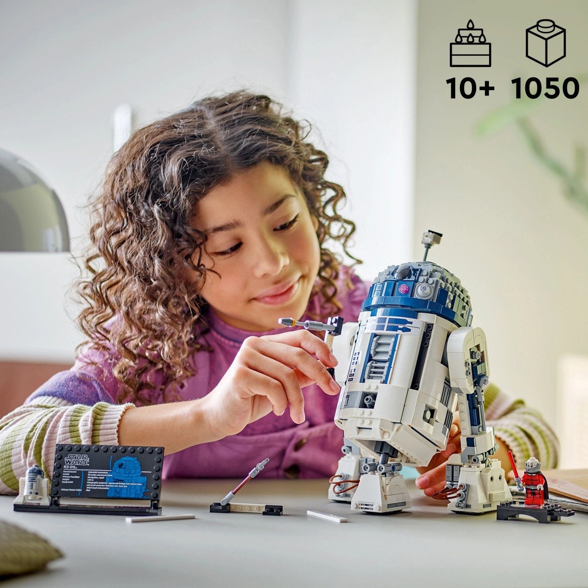 LEGO Star Wars 75379 R2-D2 8