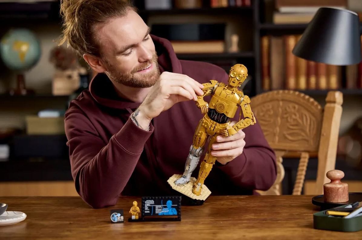 LEGO Star Wars 75398 C-3PO droid figurica 5