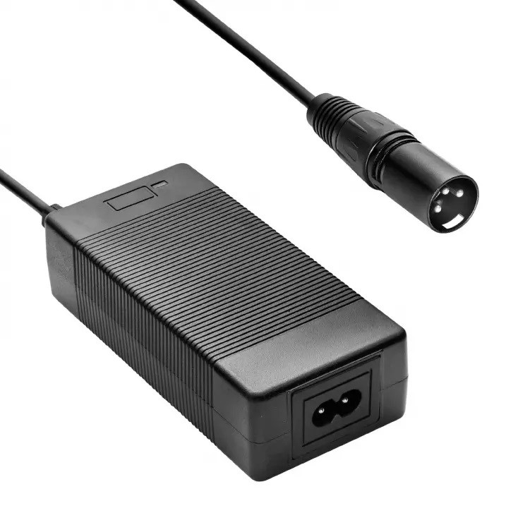 AKYGA EV-01 Polnilnik za električna vozila 29.4V / 2A, 60W, XLR Cannon
