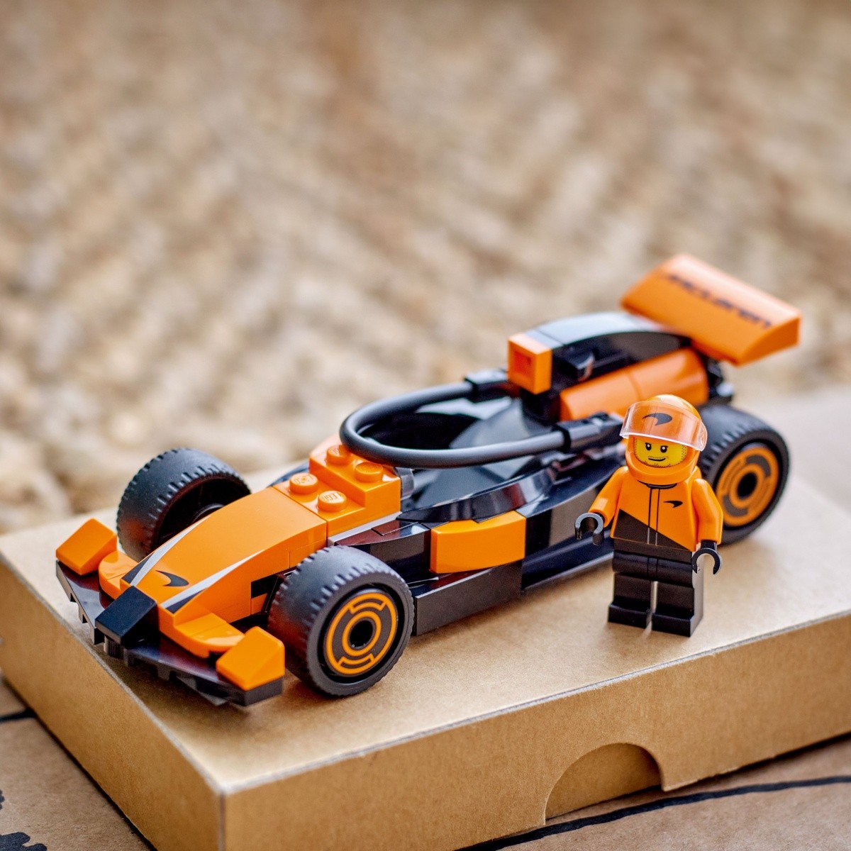 Gradbeni bloki City 60442, dirkalnik McLaren F1 6