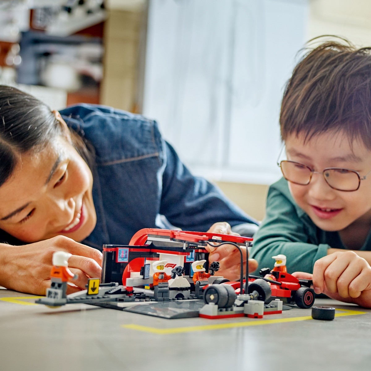 LEGO City 60443 F1 Pit stop z dirkalnikom Ferrari 6