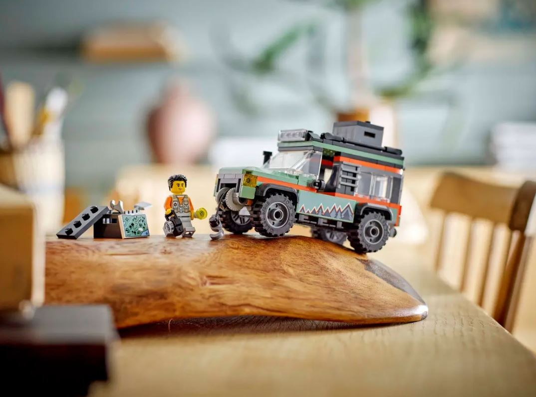 LEGO City 60447 Gorska terenska prikolica 4x4 3