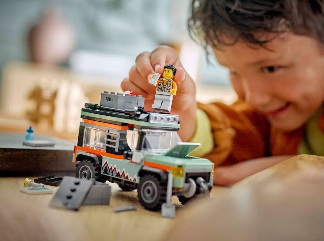 LEGO City 60447 Gorska terenska prikolica 4x4 5