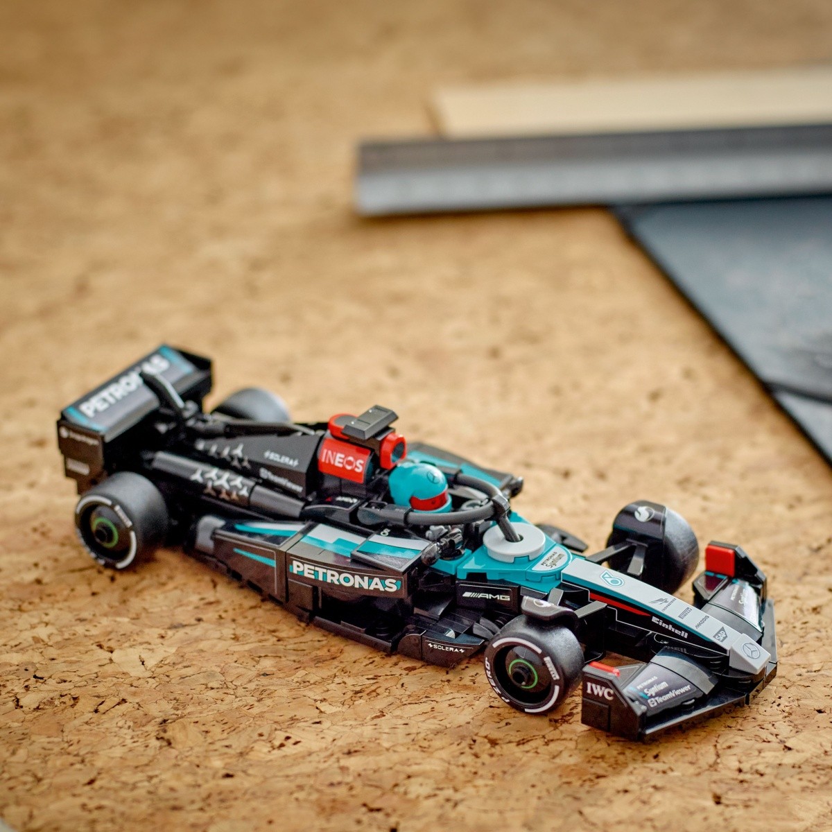 Gradbeni bloki Speed Champions 77244, Mercedes-AMG W15 F1 bolid 6