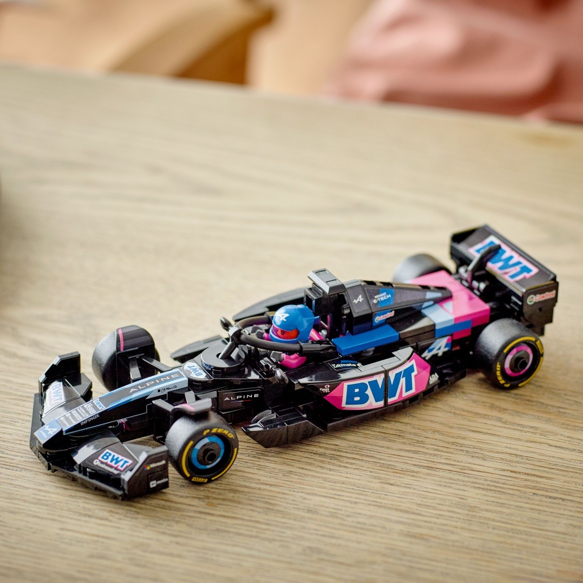 Gradbeni bloki Speed Champions 77248, Alpine A524 F1 bolid BWT 6