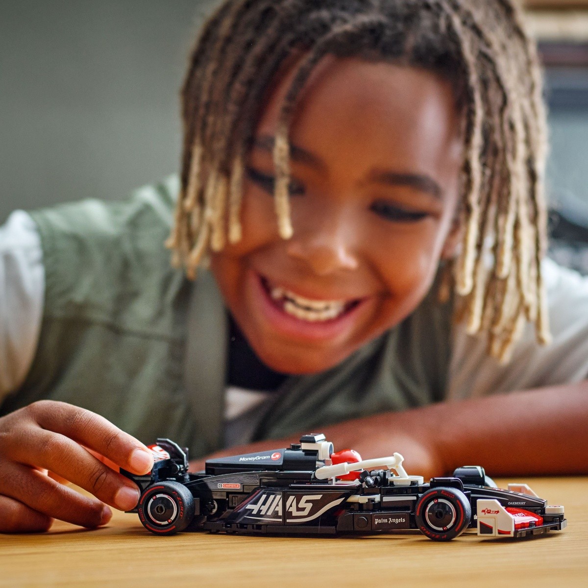 Gradbeni bloki Speed Champions 77250, MoneyGram Haas VF-24 F1 bolid 7