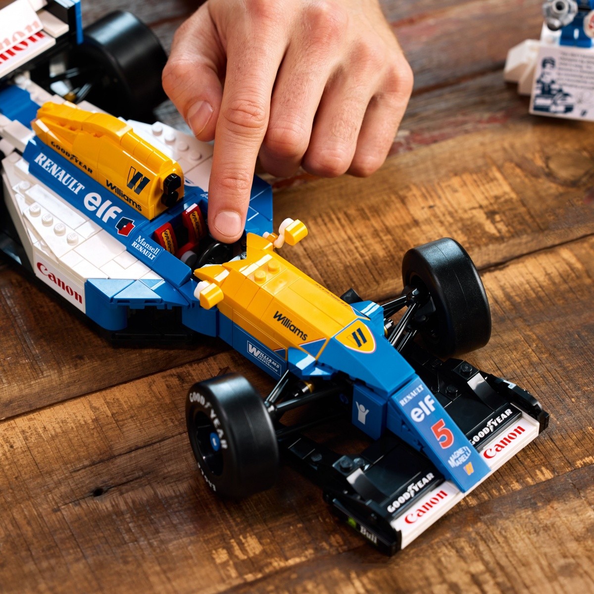 Gradbeni bloki Icons 10353 Williams Racing FW14B & Nigel Mansell 8