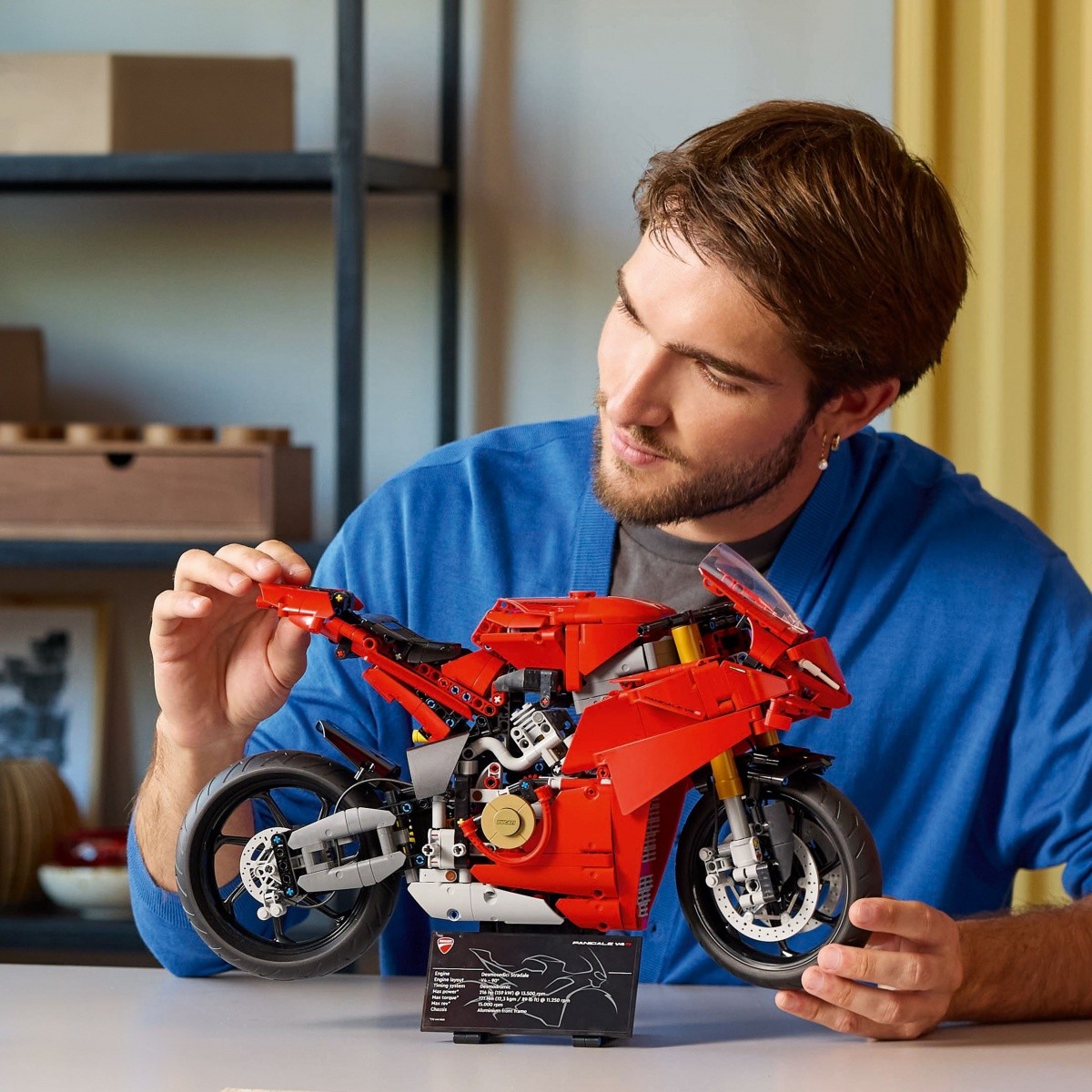 Kocke Technic 42202 Motocikel Ducati Panigale V4 S 3
