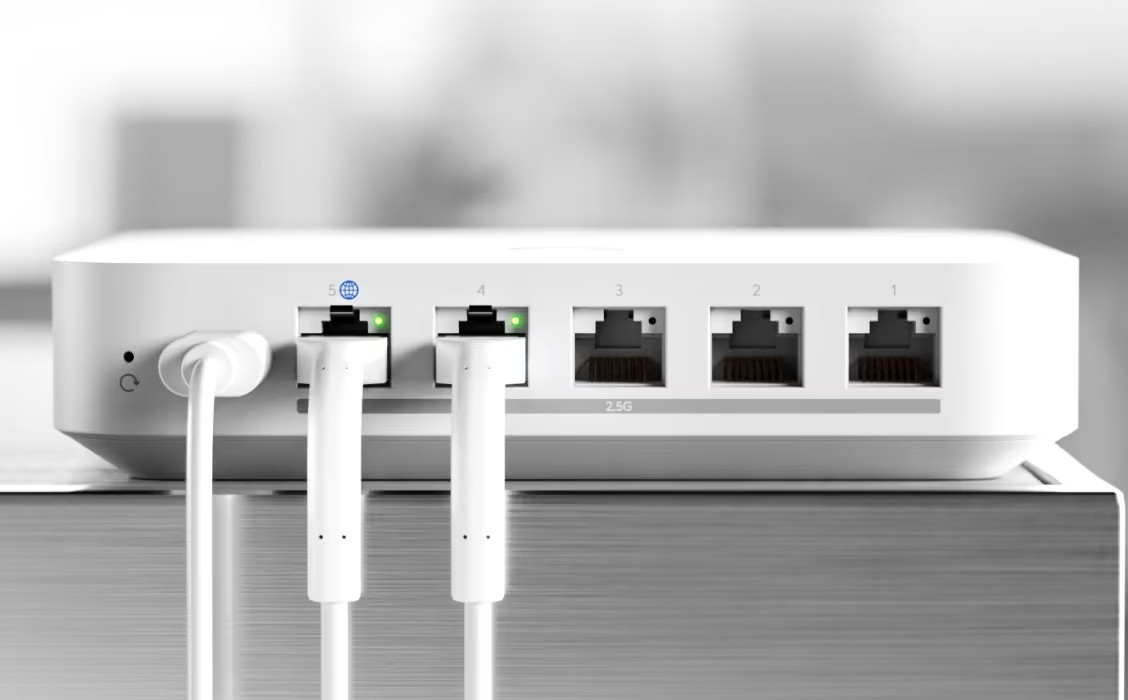 Usmerjevalnik Ubiquiti UniFi Cloud Gateway Max UCG-Max 4
