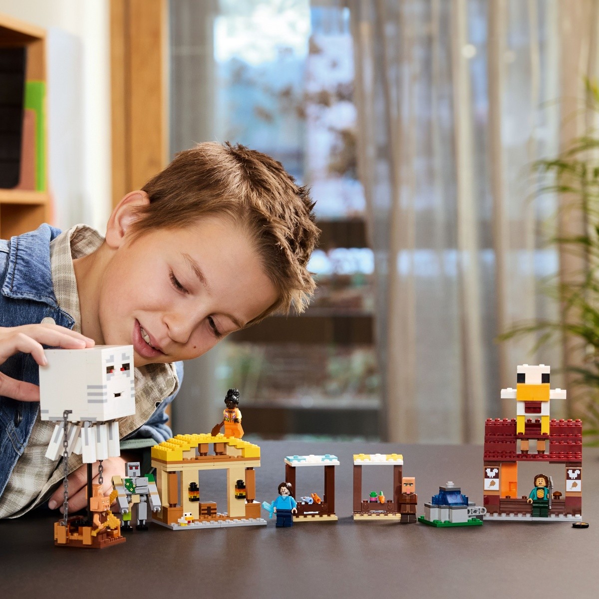 LEGO Minecraft 21273 Napad balonskega ghasta na vas 7