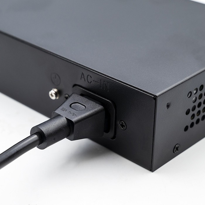 Mrežni preklopnik Fast Ethernet PoE, 4x RJ45 PoE + 1x RJ45 Uplink + 1x SFP 8