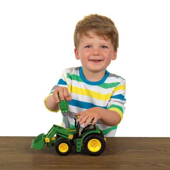 Traktor John Deere z 2 prikolicama, za priklapljanje 6