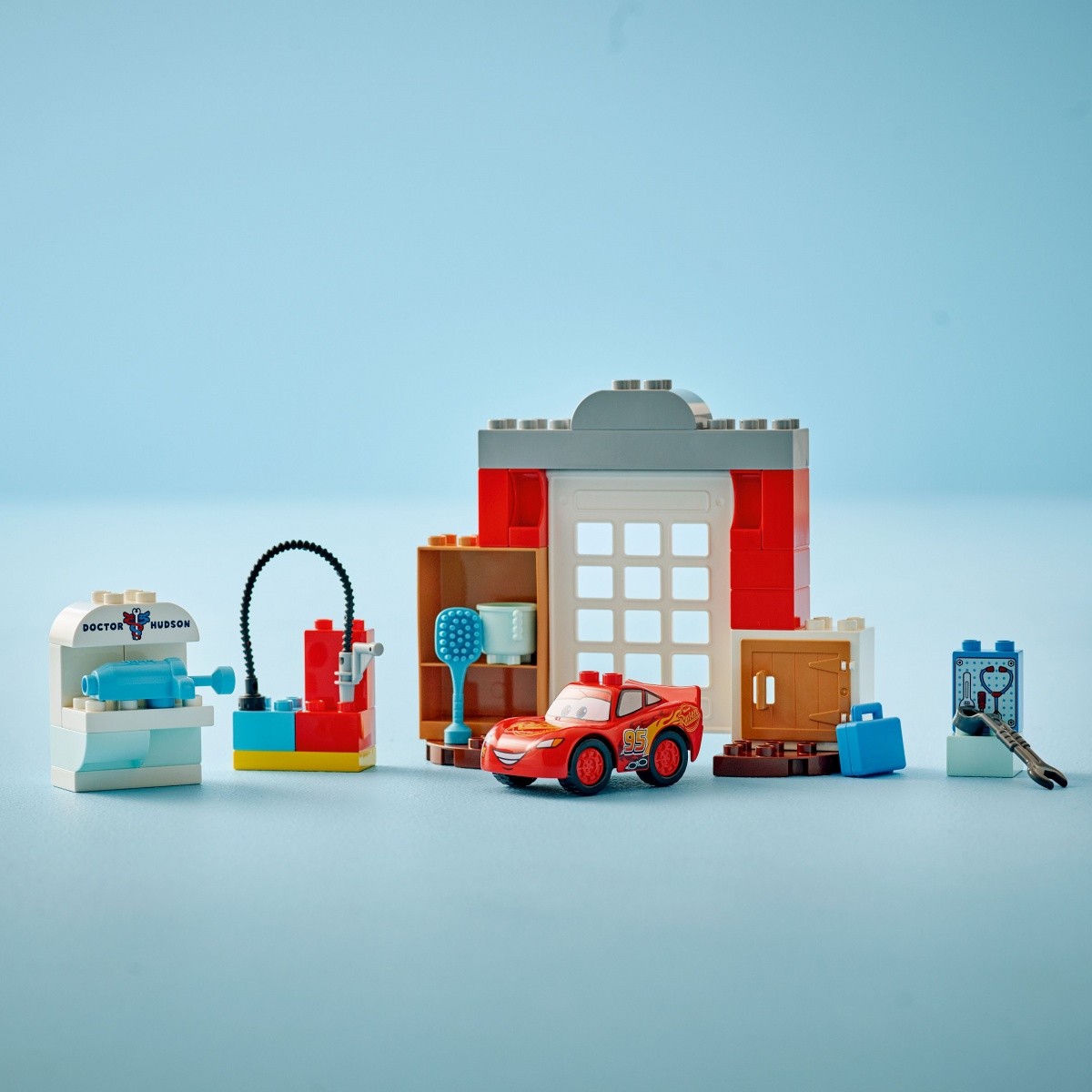 LEGO DUPLO Disney 10456 McQueenova delavnica 8