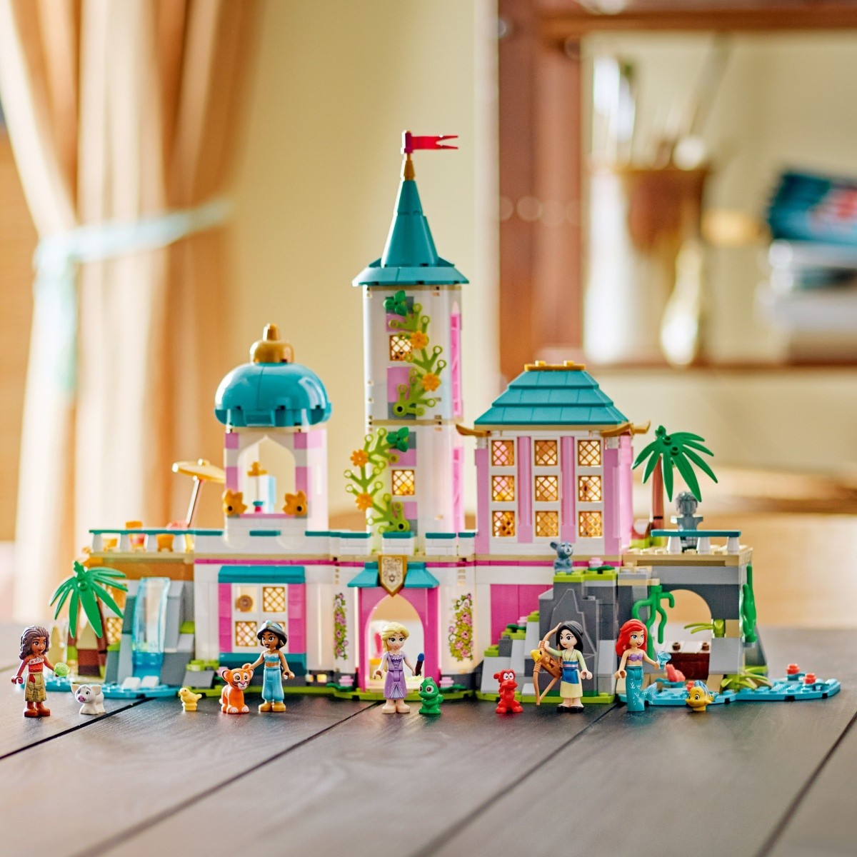 LEGO Disney 43267 - Princeskin grad in kraljevske živali 7