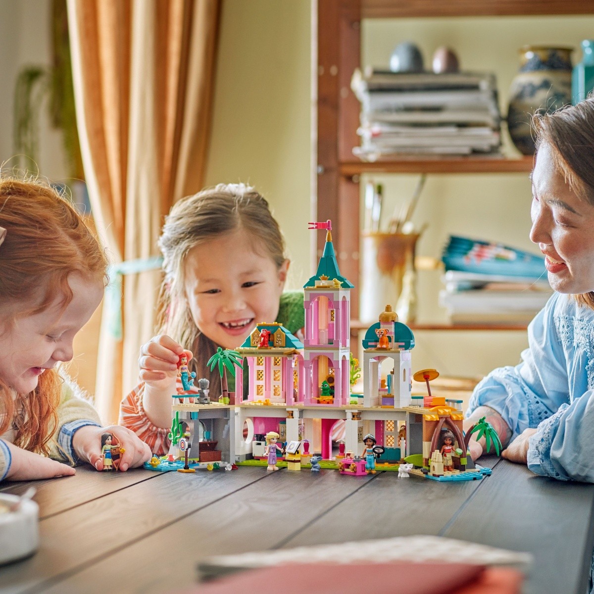 LEGO Disney 43267 - Princeskin grad in kraljevske živali 8