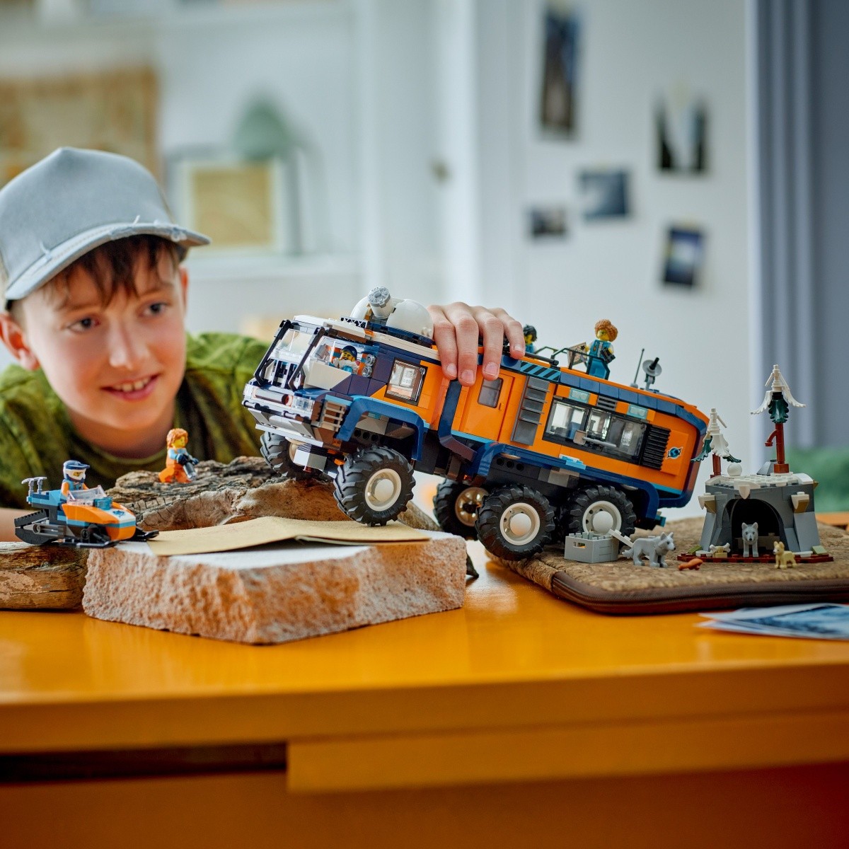 LEGO City 60471 - Tovornjak s hladilno enoto Arktične raziskovalke 7