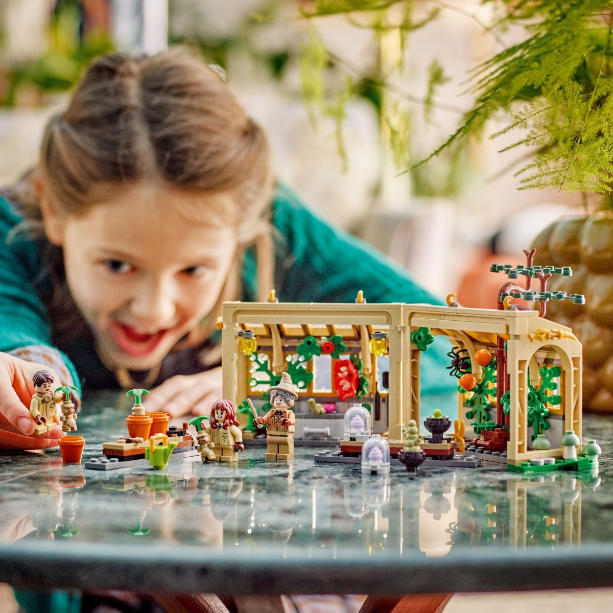 LEGO Harry Potter 76445 - Grad Hogwarts: Učna ura zeliščarstva 7