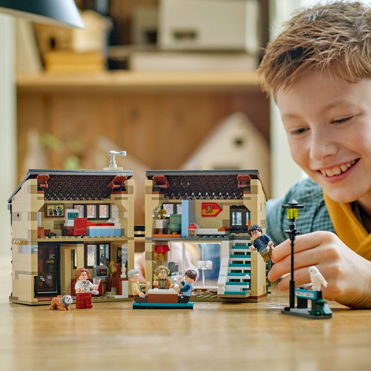 LEGO Harry Potter 76451 - Privet Drive: Obisk tete Marge 7