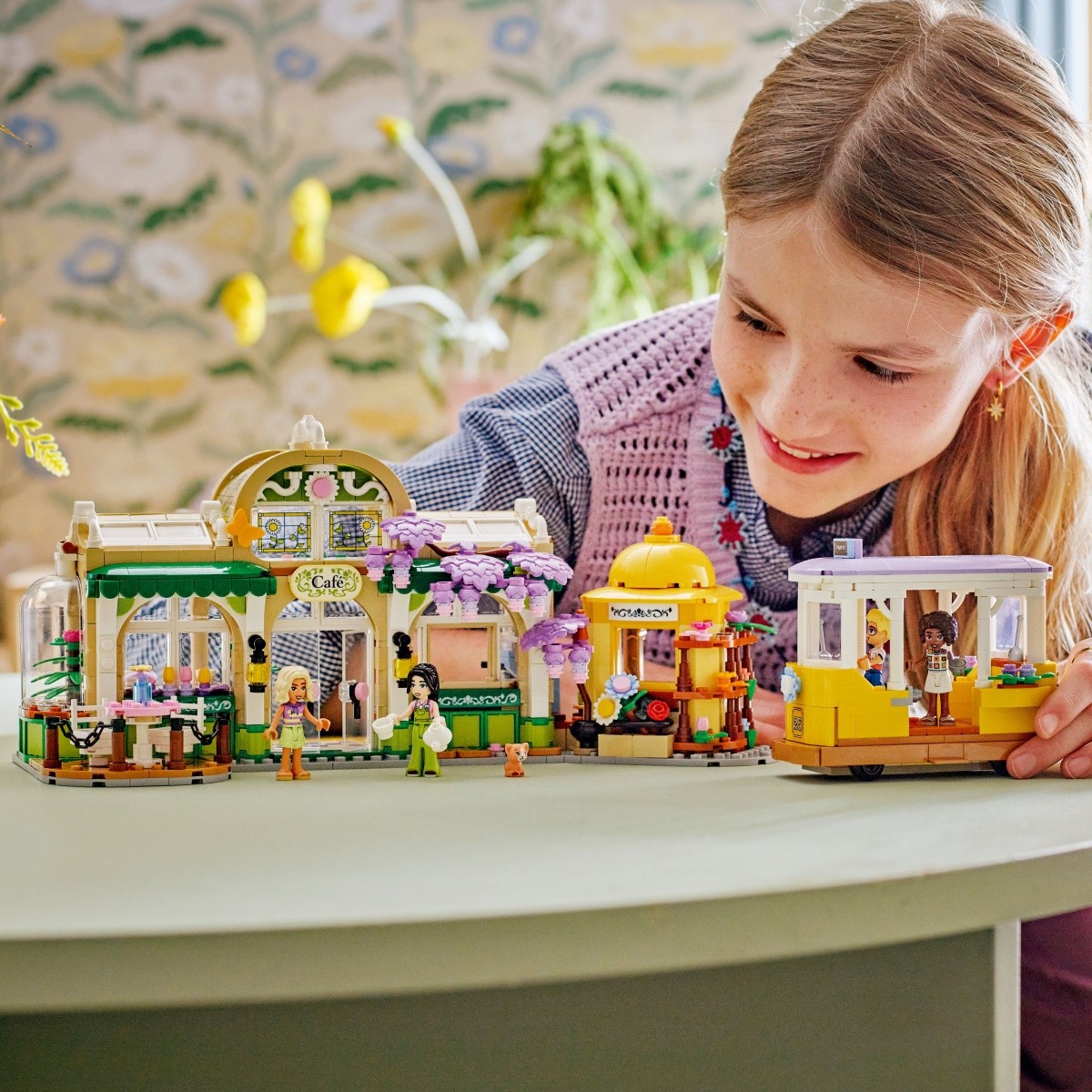 LEGO Friends 42671 - Zelena kavarna in cvetličarna 7